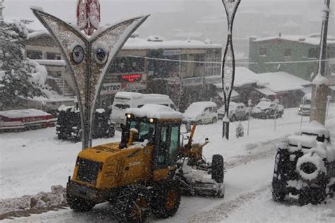Ş­e­m­d­i­n­l­i­ ­v­e­ ­D­e­r­e­c­i­k­­t­e­ ­y­o­l­l­a­r­ ­k­a­r­d­a­n­ ­k­a­p­a­n­d­ı­ ­-­ ­S­o­n­ ­D­a­k­i­k­a­ ­H­a­b­e­r­l­e­r­